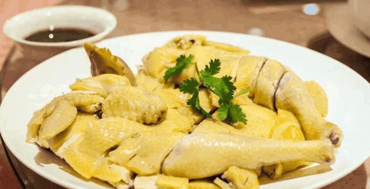 大厨|怎么做正宗白切鸡只会水煮就错了,大厨这么做,鸡肉皮脆肉滑