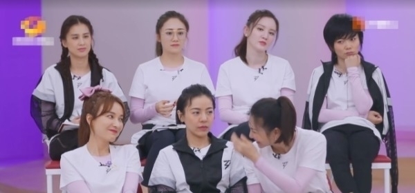 黄晓明|《乘风破浪》情商最低的女星,怼得黄晓明哑口无言,杜华及时救场