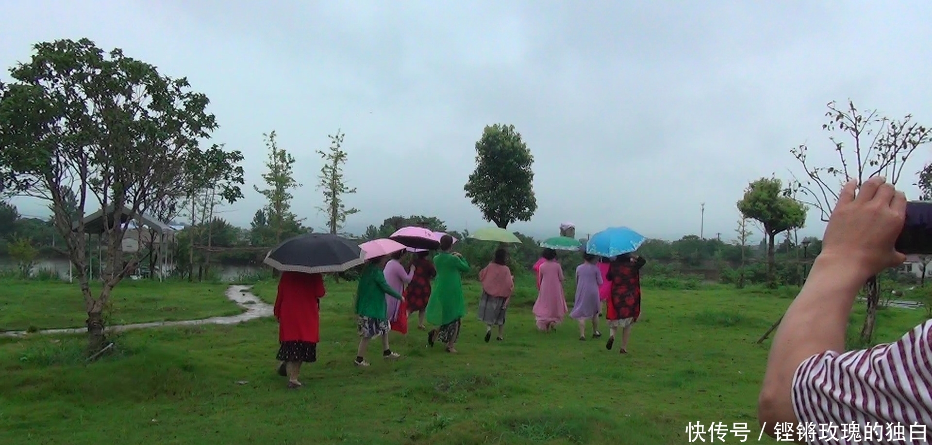  八中|马鞍山八中74届高中女生模特团：南京江宁竹庄生态园雨中走秀（音乐相册）