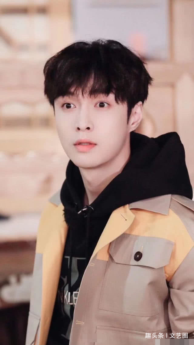  疑似|张艺兴热巴炒CP疑似《极挑》导演在线嗑CP想让两人上恋爱节目