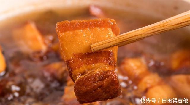 搞错|炖肉产生的浮沫需要撇去吗很多人搞错,难怪汤不鲜肉不香