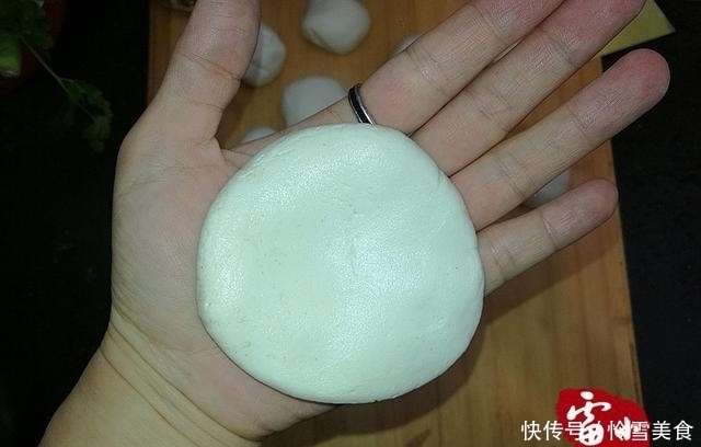 好吃|这糯米粑粑比北方的豆包好吃百倍,做法很简单,只要蒸一蒸!