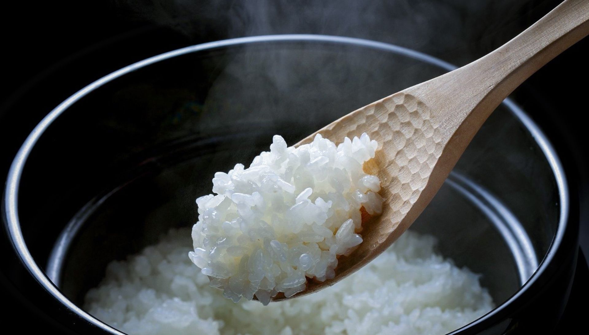  记住|煮米饭万万不可直接加水下锅，记住这3个诀窍，米饭粒粒喷香好吃