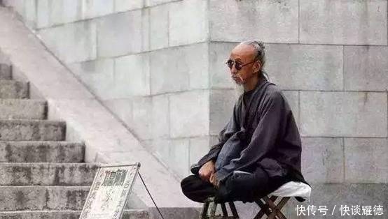 街上|原来街上有那么多算命先生，为何现在却不见踪影，都去哪了？