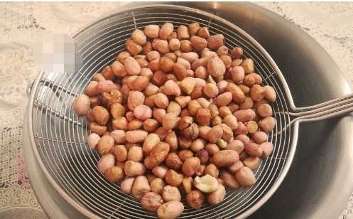 吃法|天冷花生米别再油炸了,教你一个新吃法,10分钟出锅,好吃嘎嘣脆