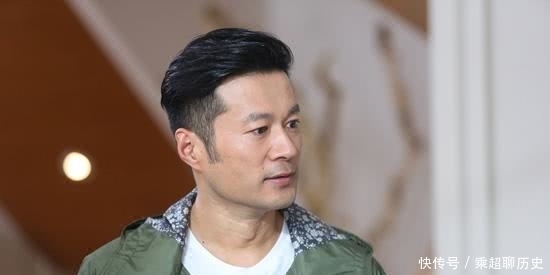 爆红|他曾是年薪千万的设计师,临时被胡歌拉去救场,却意外爆红