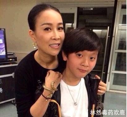  高峰|母亲是那英，父亲是前国足队员高峰，如今他15岁堪称最低调星2代