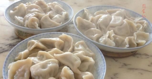 好吃|包芹菜饺子,有人焯水,有人直接包大厨都不对,教你正确做法