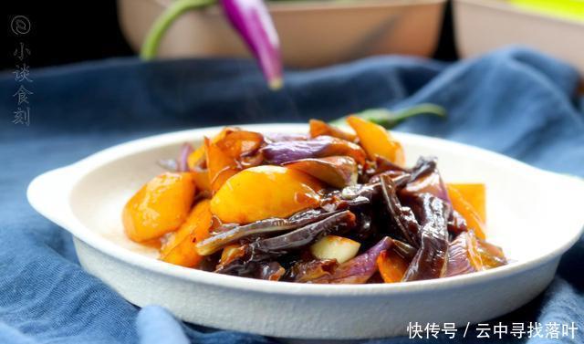  土豆一起烧|7月豇豆火了，遇见来10斤，和土豆是绝配，吃不完还能晒干冬天吃