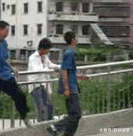 爱情|搞笑GIF：这也许就是爱情吧，而且还是跨国恋，让人真的羡慕