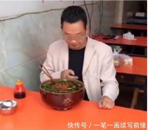 买单|面馆吃了份大碗面,只因大碗一元小碗五元,男子买单时哭笑不得