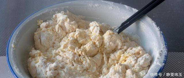 加上|油条最简单的做法,不用泡打粉,加上它,个个空心又酥脆,太香了