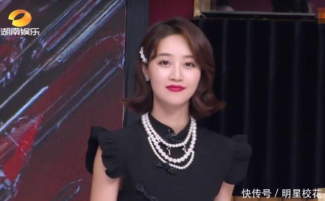 看起来|《浪姐》女星出道打扮令人意外:孟佳杀马特,李斯丹妮少女感十足