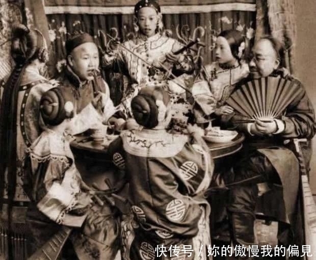 最美|晚清老照片青楼女子倚窗娇媚,最美妃子艳压一众明星