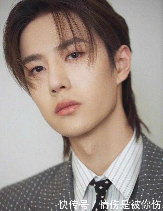 到底|“乐华太子爷”王一博的体面背后,到底有多少心酸和狼狈