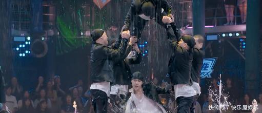 炫酷|王一博带伤上场,水中滑跪炫酷,张艺兴欢乐挑刺:一博没有脱衣服