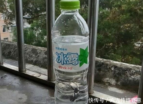 块钱|瓶子一捏就软,坚持只卖1块钱,“寒酸”的冰露现在怎么样了