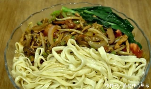做手|做手擀面时,牢记5大步骤,面条劲道爽滑,一周做3次,雷打不动