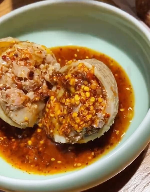 小吃|大爷校街头卖“它”,10元一个圆球球,每天限量5锅,2小时全卖光