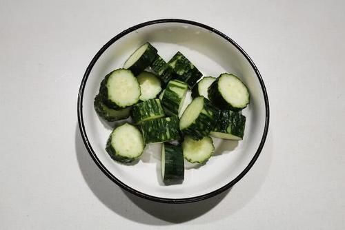  做成|把黄瓜做成甜品，解腻清爽Q弹可口，不仅热量低，还能助消化