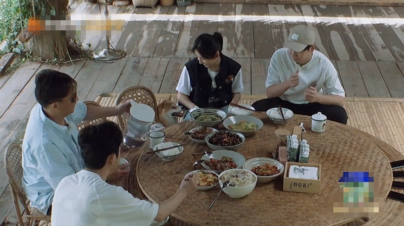  录制|向往的生活分批录制实锤！吃饭叫外卖还假装送客，剪辑都圆不回来