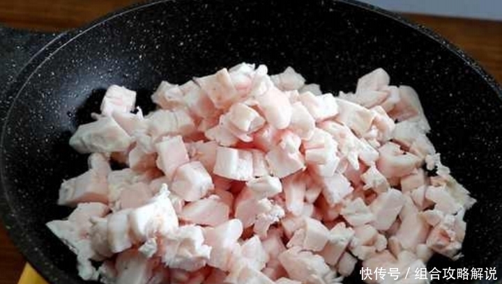  腥味|熬猪油时，不要直接上锅熬，多加一步，猪油雪白，还没有腥味