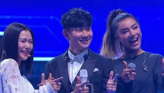 谭维维|尴尬明明都是“超女”出身,当年的亚军已是导师,而冠军却仍是选手