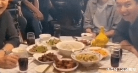 小太阳|谭松韵挑食不吃青菜,被宋威龙说教,谁注意张新成咋解围的?好甜