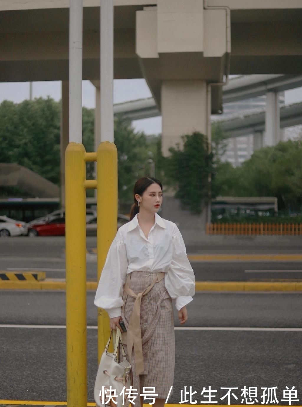  连衣裙|上班不知道怎么穿？8套优雅简单的通勤裙装搭配，美成办公室焦点