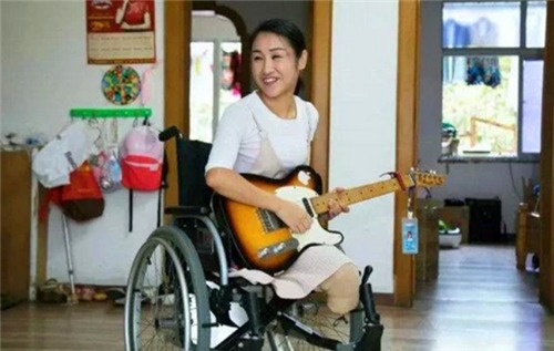  汶川|汶川地震中，那位宁愿失去双腿，也要先救丈夫的李应霞，如今怎样