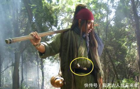  武松打虎|在新版水浒传中, 为何武松打虎带了把匕首