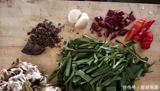 下饭|山上这野花,见了必摘一大袋,焯水炒一炒,清香又爽口,太下饭了