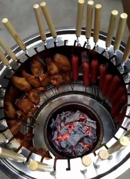 路边|60岁大爷路边卖“另类小吃”1根5到15元,1锅40根,1天能卖20锅