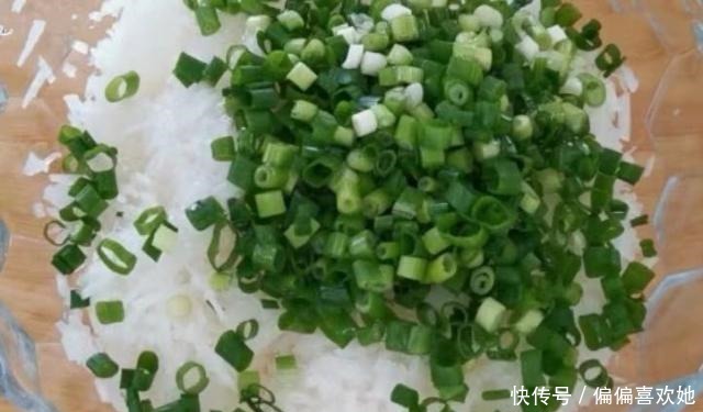 酥脆好吃|萝卜丸子这样炸,表皮酥脆,吃一口外酥里软,满口香,比吃肉都香