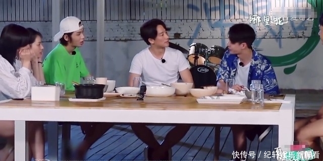 证据|王一博记性差去乐高总部成吹牛,找证据韩东君求带,翘兰花指太逗