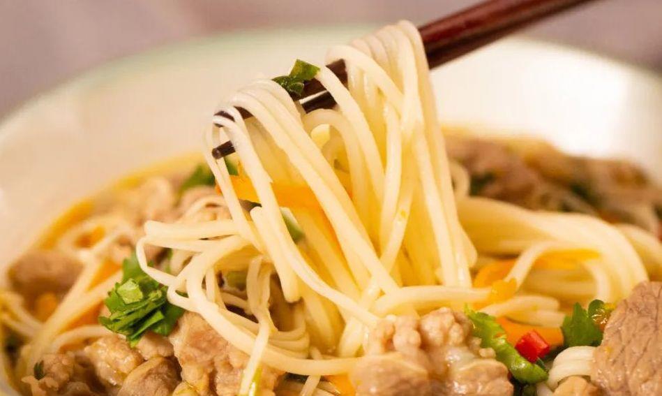 放过|只要2步就能复刻出面馆金牌酸汤，好喝到连一滴汤都不想放过！