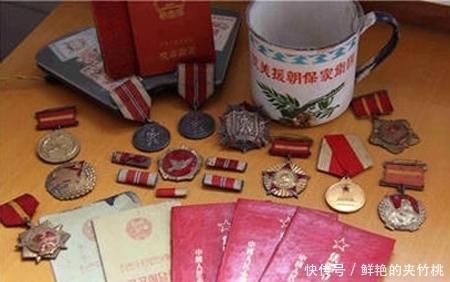 茶几|这位战斗英雄去主席家做客,因为太紧张,一脚把茶几踢翻了