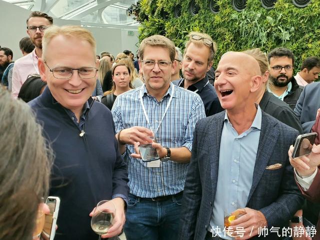 贝佐斯|亿万富豪丈夫出轨,她潇洒离婚后从“主妇”变美国女首富?!