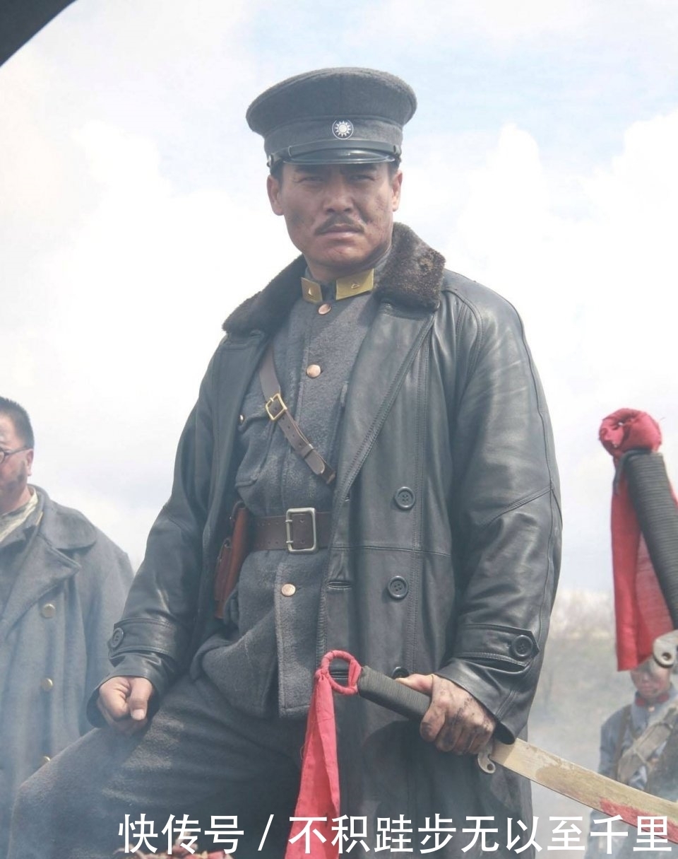 他是东北军将领,受少帅嘱托奋起抗日,烟盒
