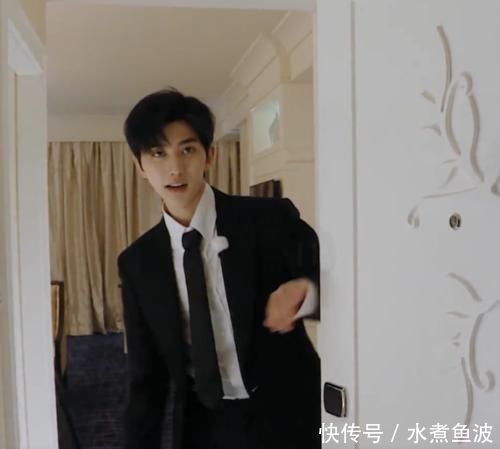 友们都觉得|奔跑吧先导片节目组只给郑恺baby备注,看清称号太会避嫌了