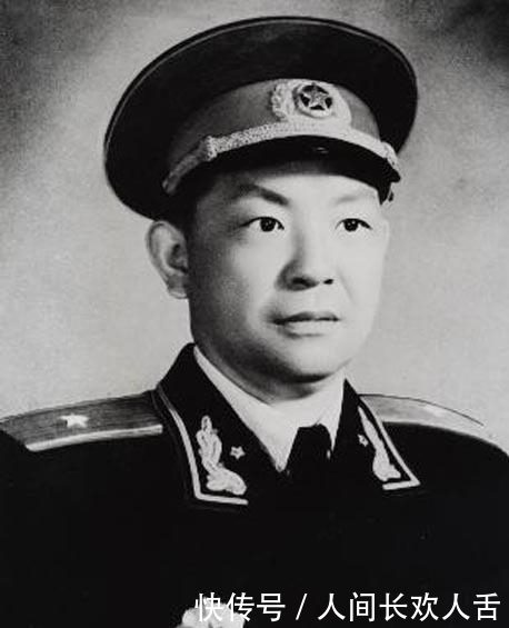 谭友林|师政委带着两警卫跳悬崖, 居然没死! 敌人因一规定, 竟不来抓他们