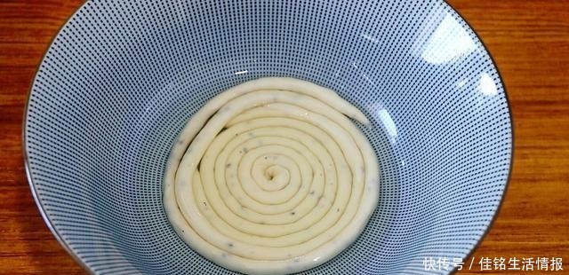 详细|想吃馓子不用买,教你详细做法和比例,咸香酥脆,小时候的味道