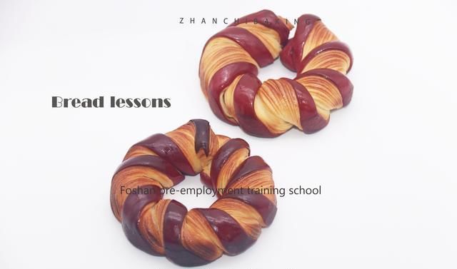 详细|从揉面、整形到烘烤,这里有超详细的「丹麦面包」制作方法技巧