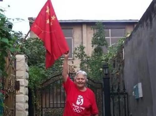 终得偿|20岁外籍女教师为加入中国国籍,坚持在中国执教70年,如今终得偿所愿