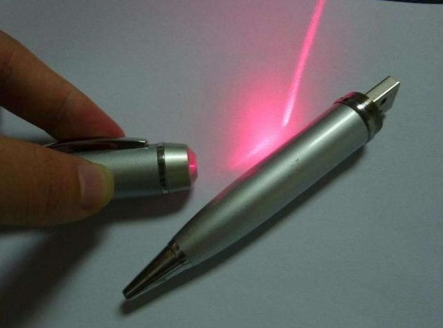 大喊|大伯捡回一支笔给7岁外孙玩,孩子突然大喊:我看不见了!医生叹惜:这辈子都恢复不了