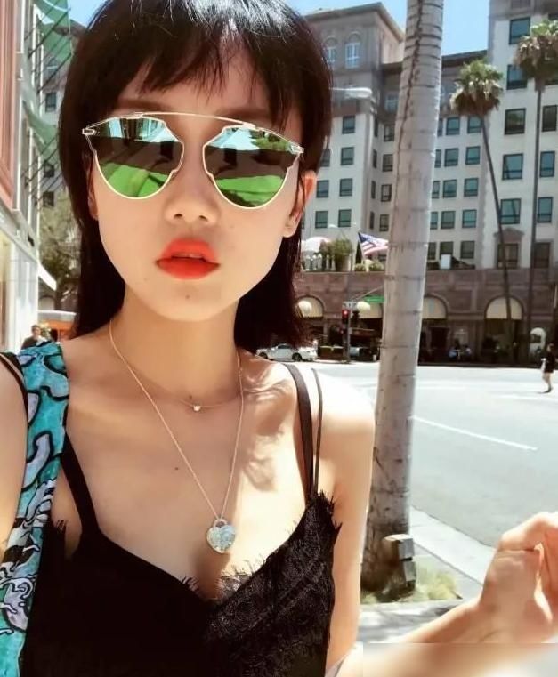 综艺节目|比黄圣依还作的女星见识了雪藏13年凭骚出圈却被29位姐姐宠上天