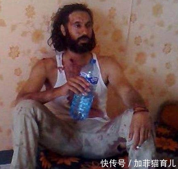  官方|卡扎菲父子死后，尸体任人参观，官方称：利比亚人想看他们的尸体