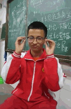  看不清楚|搞笑GIF：哎呀，不好意思，泳镜上起雾，看不清楚，我再来一次