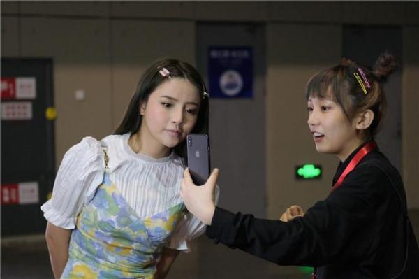  减肥|《新相亲大会》云探班直播间乐趣多多 孟非畅聊减肥心得