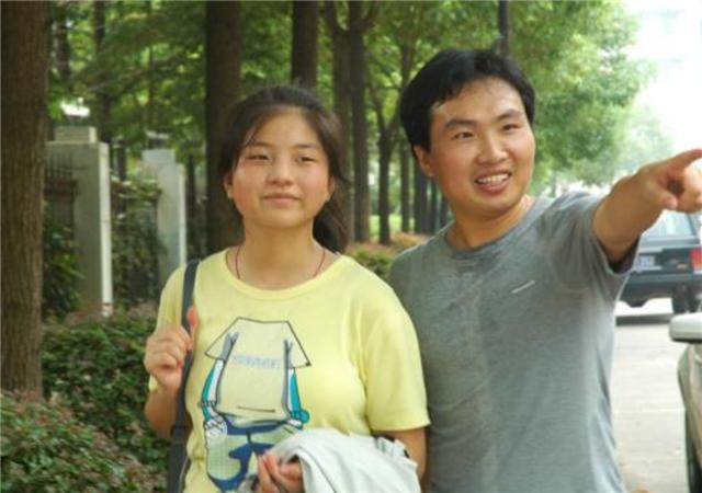 中国|15年前，那个带着妹妹上学，感动中国的洪战辉，如今怎么样了